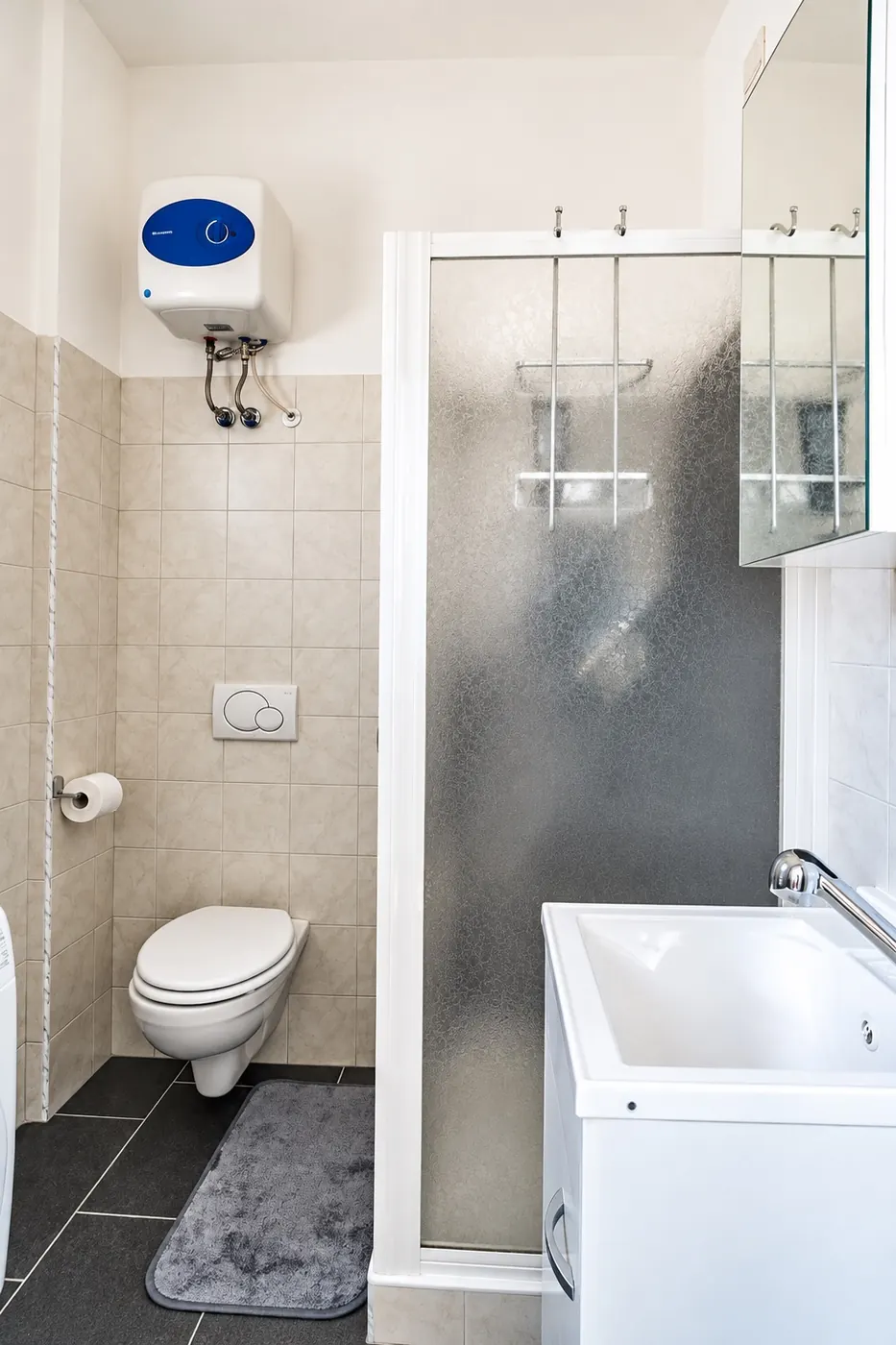 Il secondo bagno con la doccia