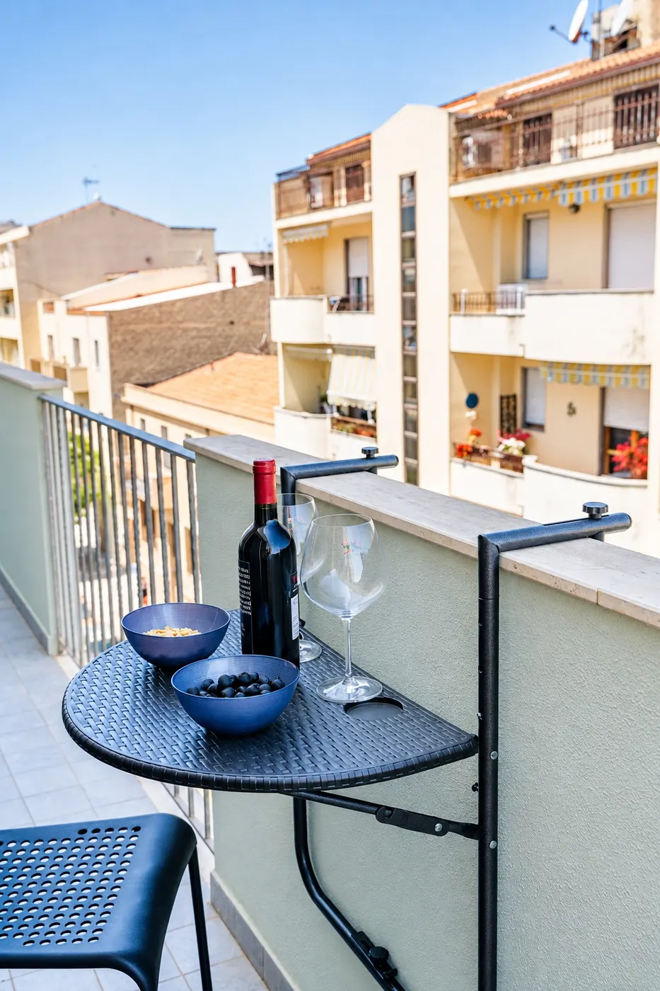 Il balcone con il tavolino